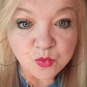 Meet your Posher, Renee